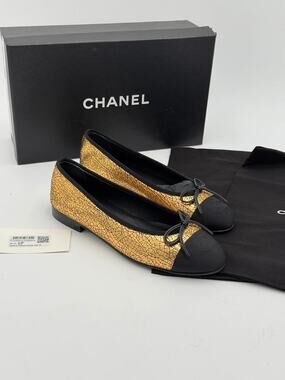 Chanel Cap Toe Ballerina Flats Shoes in Crumpled Lambskin Gold Black size 36